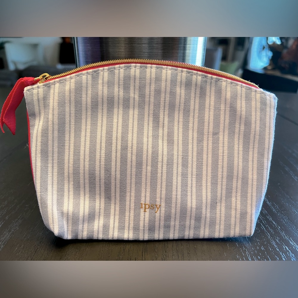 Ipsy Glambag in Blue & White with Hot Pink Accents, NEW Never Used